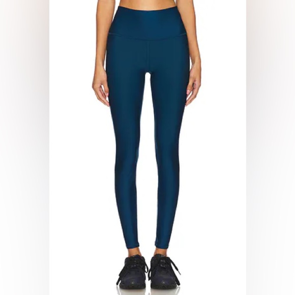 ALO Yoga Airlift Legging in Eclipse Blue